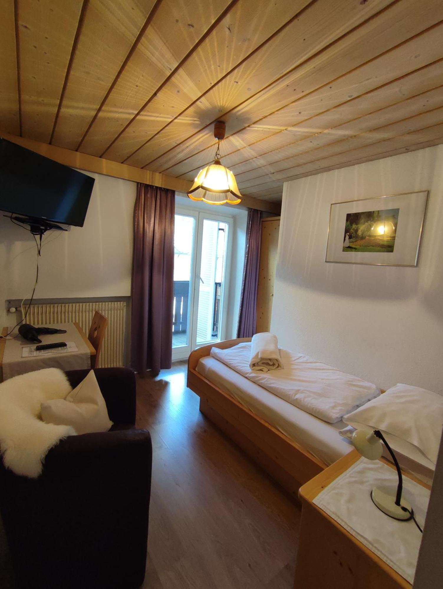Garni Hattlerhof B&B Brunico Exterior photo